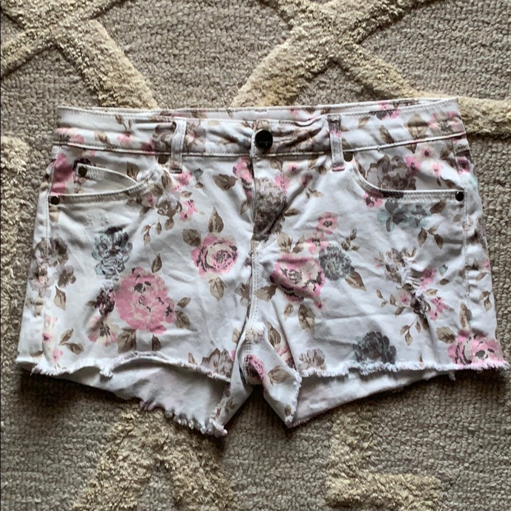 Boutique Harper brand floral shorts
